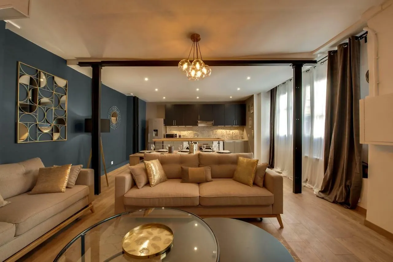 Beautiful Triplex In The Center Of Appartement *
